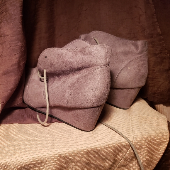 Vegan Seude Boots Sz 8 - Picture 3 of 6